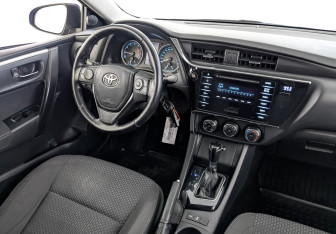 Подержанный автомобиль Toyota Corolla Sedan 2018 года (27 фото)