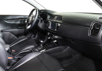 Подержанный автомобиль Kia Rio Sedan 2019 года (8 фото)