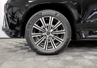 Подержанный автомобиль Lexus LX 2020 года (18 фото)