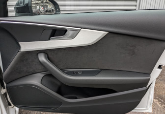 Подержанный автомобиль Audi A4 Sedan 2017 года (25 фото)