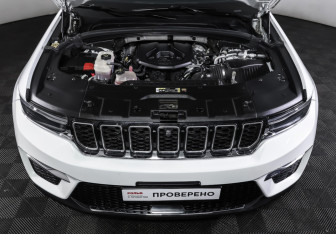 Подержанный автомобиль Jeep Grand Cherokee 2023 года (9 фото)