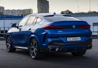 Подержанный автомобиль BMW X6 2020 года (8 фото)