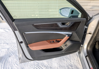 Подержанный автомобиль Audi A6 Sedan 2022 года (19 фото)