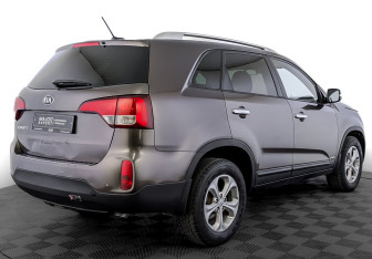 Подержанный автомобиль Kia Sorento 2017 года (5 фото)