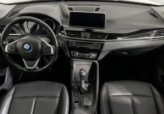 Подержанный автомобиль BMW X1 2018 года (11 фото)