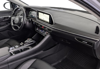 Подержанный автомобиль Hyundai Sonata 2022 года (13 фото)