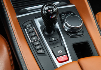 Подержанный автомобиль BMW X5 M 2015 года (23 фото)