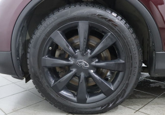 Подержанный автомобиль Infiniti QX50 2017 года (9 фото)