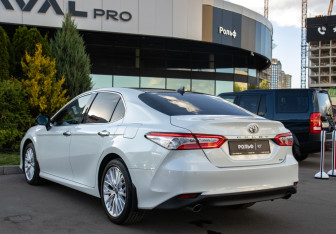Подержанный автомобиль Toyota Camry Sedan 2018 года (5 фото)
