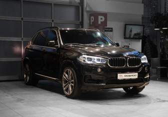 Подержанный автомобиль BMW X5 2017 года (3 фото)