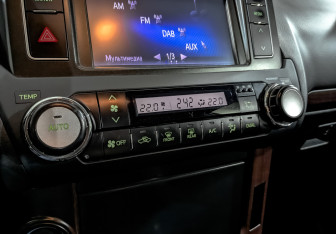 Подержанный автомобиль Toyota Land Cruiser Prado 2014 года (26 фото)