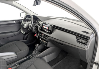 Подержанный автомобиль Skoda Rapid Liftback 2022 года (11 фото)