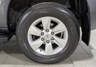 Подержанный автомобиль Toyota Land Cruiser Prado 2019 года (12 фото)
