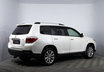Подержанный автомобиль Toyota Highlander 2011 года (5 фото)