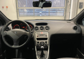 Подержанный автомобиль Peugeot 308 Hatchback 2008 года (11 фото)