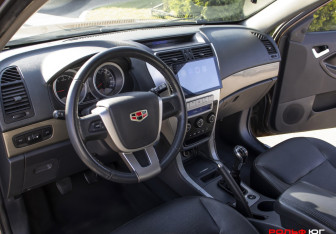 Подержанный автомобиль Geely Emgrand X7 2015 года (19 фото)