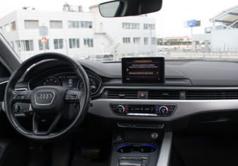 Подержанный автомобиль Audi A4 Sedan 2019 года (14 фото)