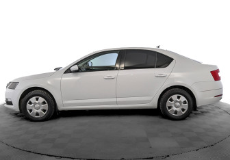 Подержанный автомобиль Skoda Octavia Liftback 2018 года (8 фото)