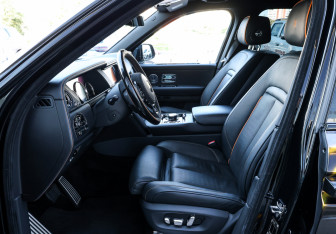 Подержанный автомобиль Rolls-Royce Cullinan 2019 года (19 фото)