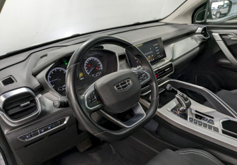 Подержанный автомобиль Geely Coolray 2022 года (13 фото)