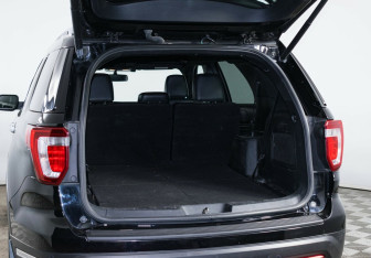 Подержанный автомобиль Ford Explorer 2019 года (17 фото)