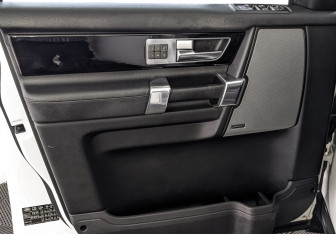 Подержанный автомобиль Land Rover Discovery 2015 года (19 фото)