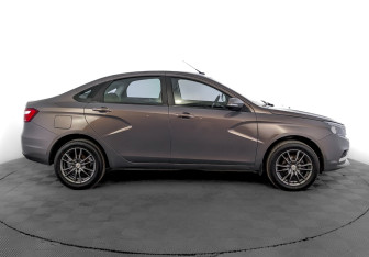 Подержанный автомобиль LADA (ВАЗ) Vesta Sedan 2018 года (4 фото)