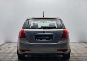 Подержанный автомобиль Kia Ceed Hatchback 2011 года (4 фото)
