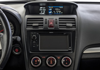 Подержанный автомобиль Subaru XV 2013 года (17 фото)