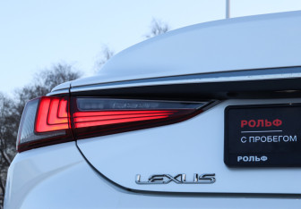 Подержанный автомобиль Lexus ES 2021 года (24 фото)