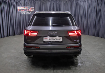 Подержанный автомобиль Audi Q7 2018 года (6 фото)
