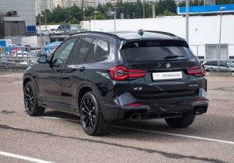 Подержанный автомобиль BMW X3 2022 года (8 фото)