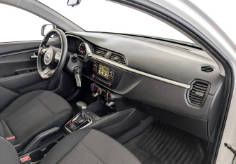Подержанный автомобиль Kia Rio Sedan 2021 года (10 фото)