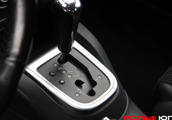 Подержанный автомобиль Citroen C4 Hatchback 2011 года (14 фото)