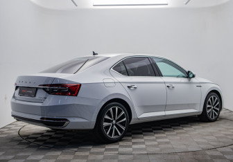 Подержанный автомобиль Skoda Superb Liftback 2024 года (5 фото)