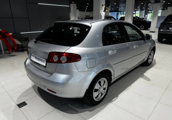 Подержанный автомобиль Chevrolet Lacetti Hatchback 2012 года (5 фото)