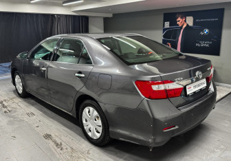 Подержанный автомобиль Toyota Camry Sedan 2011 года (6 фото)