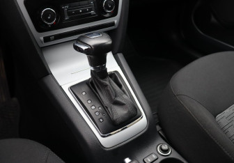 Подержанный автомобиль Skoda Octavia Liftback 2010 года (16 фото)