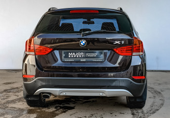 Подержанный автомобиль BMW X1 2014 года (6 фото)
