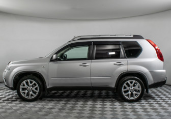 Подержанный автомобиль Nissan X-Trail 2013 года (8 фото)