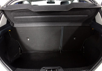 Подержанный автомобиль Ford Fiesta Hatchback 2012 года (15 фото)