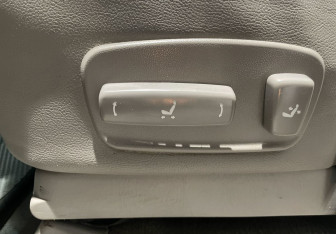 Подержанный автомобиль Toyota Sequoia 2002 года (15 фото)