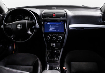 Подержанный автомобиль Skoda Octavia Liftback 2006 года (11 фото)