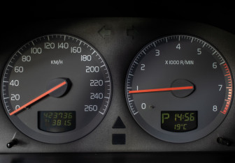 Подержанный автомобиль Volvo S80 1999 года (12 фото)