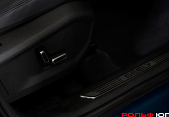 Подержанный автомобиль Geely Monjaro 2023 года (14 фото)