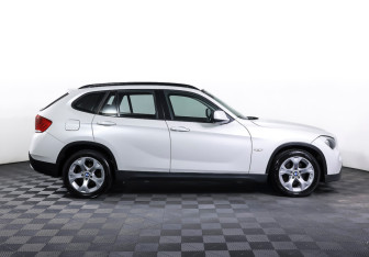 Подержанный автомобиль BMW X1 2011 года (4 фото)