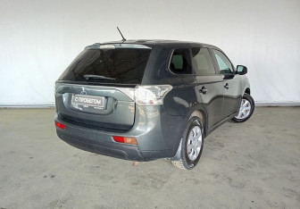 Подержанный автомобиль Mitsubishi Outlander 2014 года (5 фото)