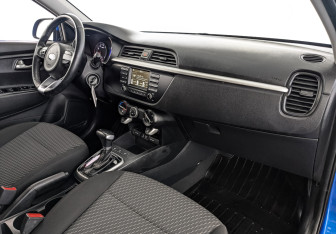 Подержанный автомобиль Kia Rio Hatchback 2020 года (12 фото)