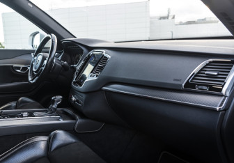 Подержанный автомобиль Volvo XC90 2017 года (14 фото)