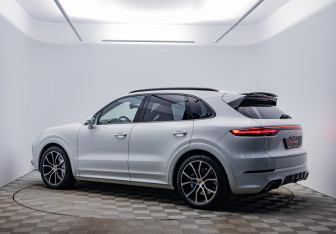 Подержанный автомобиль Porsche Cayenne 2018 года (7 фото)